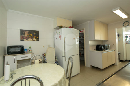Apartamento à venda com 4 quartos, sendo 1 suíte, em Alto da Boa Vista, São Paulo, SP