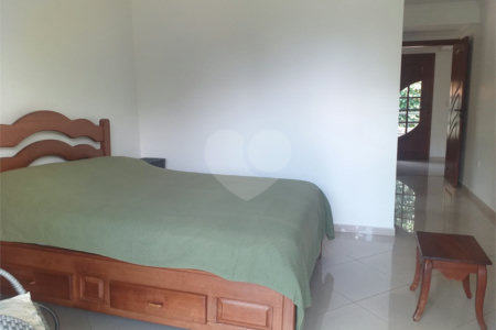 Casa de Vila à venda com 4 suítes em Guarapiranga, São Paulo, SP