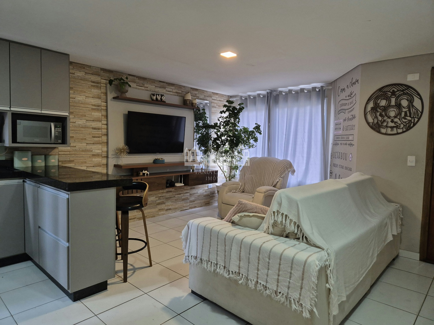Casa à venda no Bairro Imperial – Atibaia | 2 dormitórios, suíte, 2 vagas e área gourmet