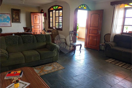 Casa à venda com 5 quartos, sendo 3 suítes,  em Parque Arariba, São Paulo, SP