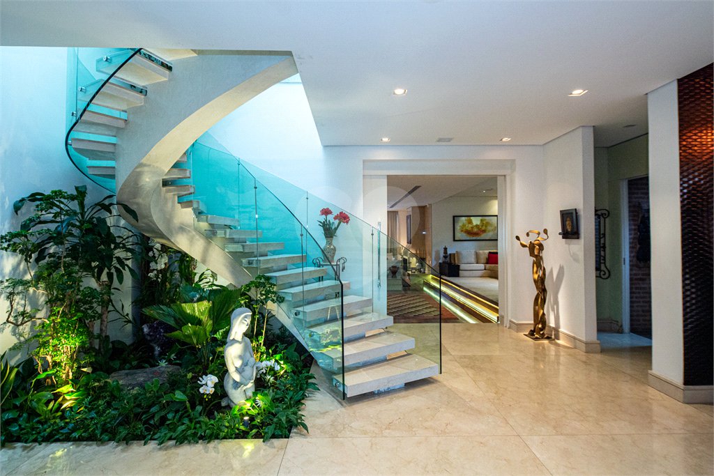 Casa à venda com 5 suítes em Jardim Cordeiro, São Paulo, SP