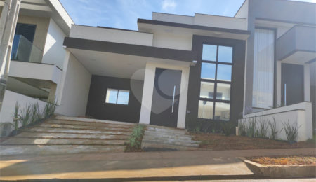 Casa à venda com 3 suítes no condomínio Condomíno Helena Maria, Sorocaba - SP