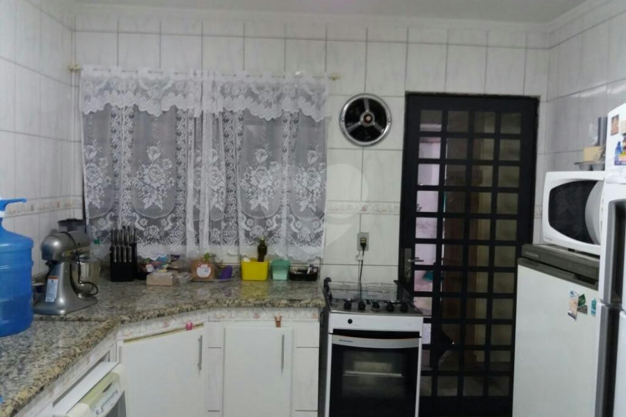 Sobrado à venda com 3 quartos, sendo 1 suíte,  em Jardim do Papai, Guarulhos, SP