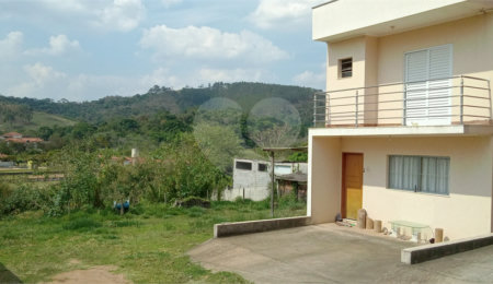Sobrado à venda com 4 suítes no Centro, Bom Jesus dos Perdões, SP