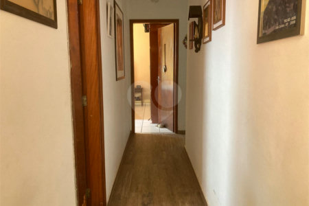 Vende-se excelente casa próxima ao Centro