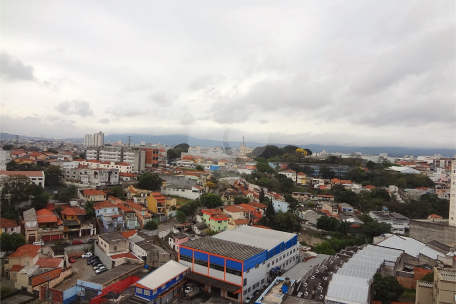 COBERTURA COM PISCINA E CHURRASQUEIRA NA CASA VERDE.