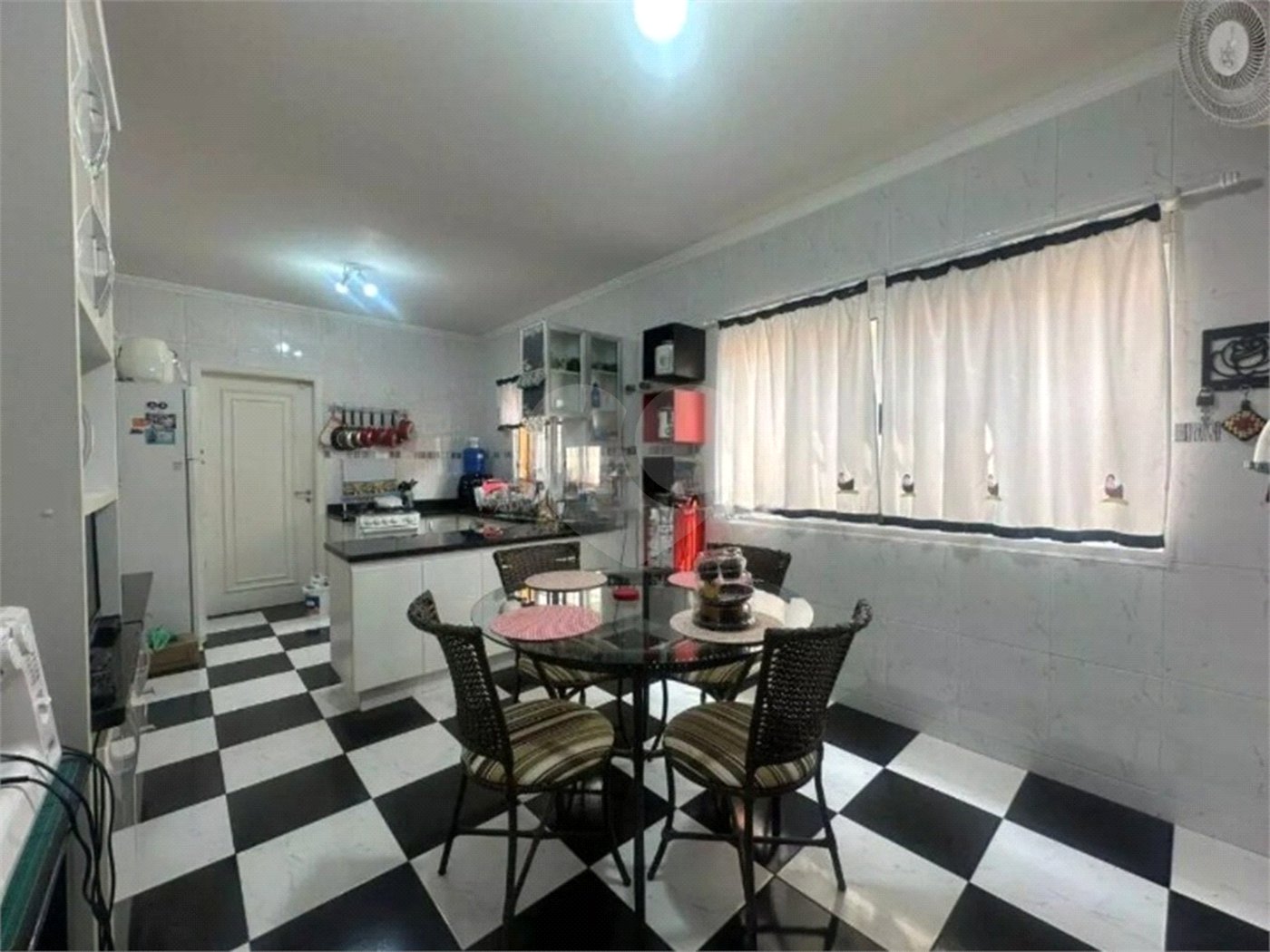 Casa à venda com 3 quartos, sendo 1 suíte, no condomínio Residencial Delle Stelle, Louveira - SP