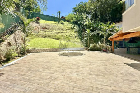 Casa à venda com 4 quartos, sendo 3 suítes,  no condomínio Vilarejo, Carapicuíba - SP