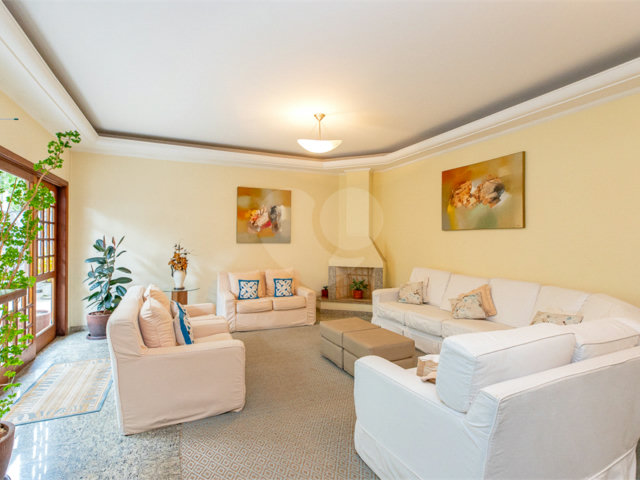 Casa à venda com 5 quartos, sendo 3 suítes,  no condomínio Residencial Morumbi, São Paulo - SP