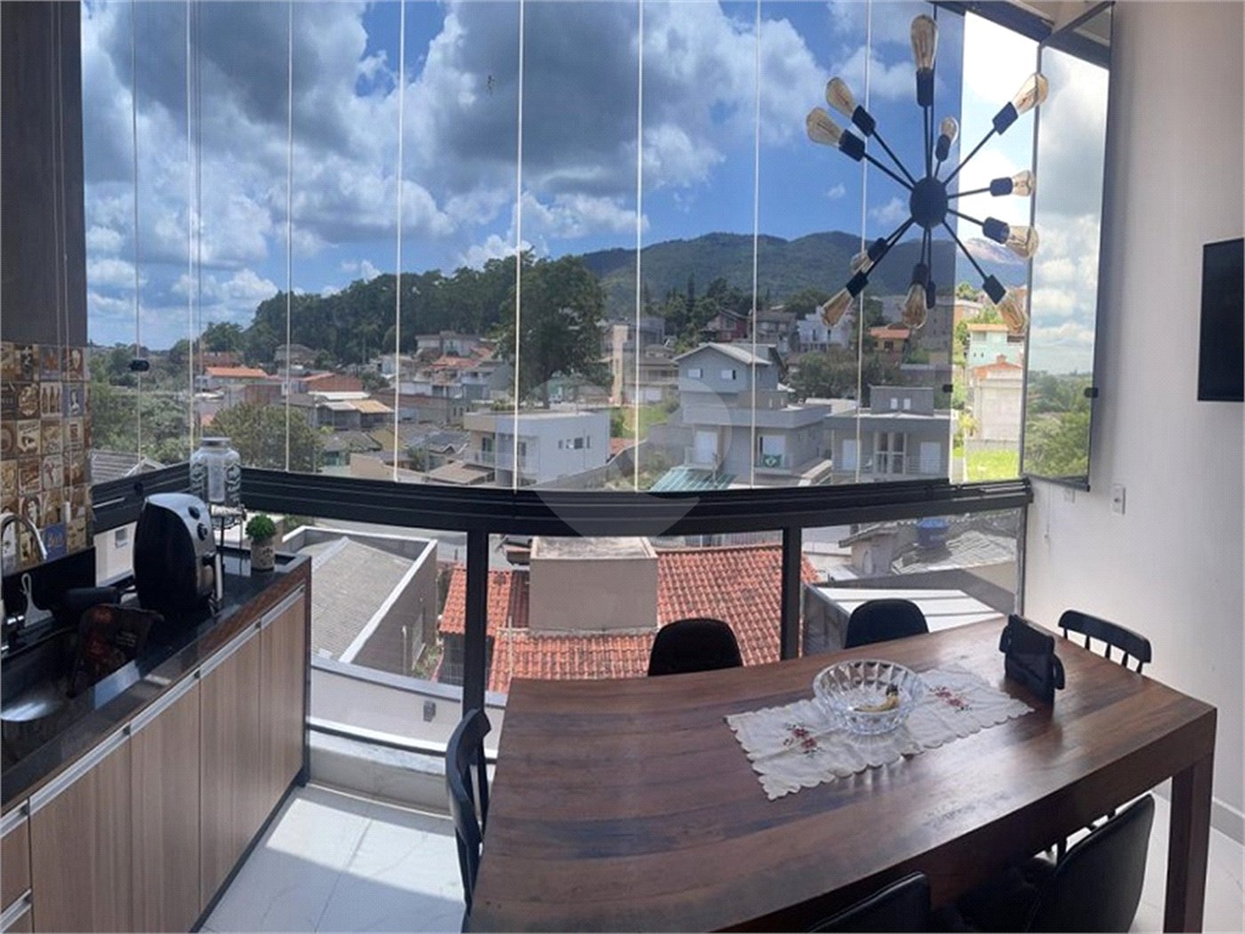 Sobrado à venda com 3 suítes em Jardim Maristela, Atibaia, SP