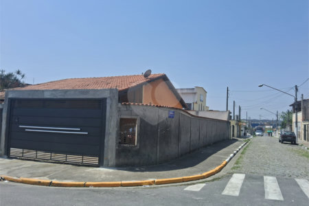 Casa à venda com 3 quartos, sendo 2 suítes, em Jardim Míriam, Suzano, SP