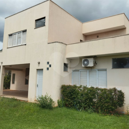 Sobrado à venda com 4 quartos, sendo 3 suítes, em Altos do Jaraguá, Araraquara, SP