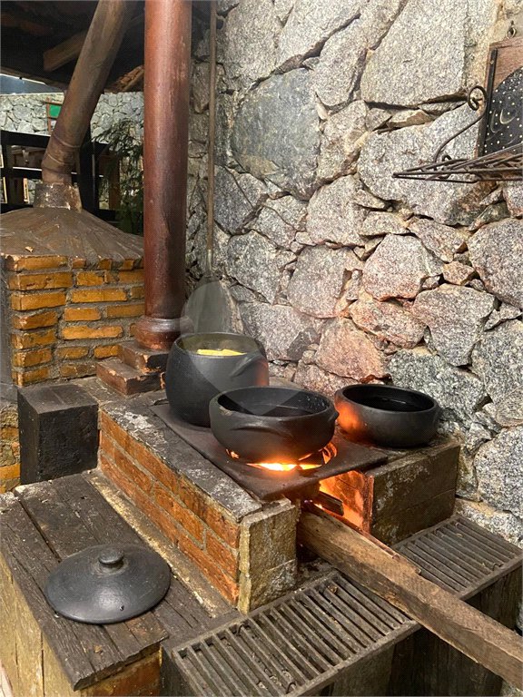 Casa à venda com 3 quartos, sendo 1 suíte, no condomínio Associação Reserva das Hortênsias, Mairiporã - SP
