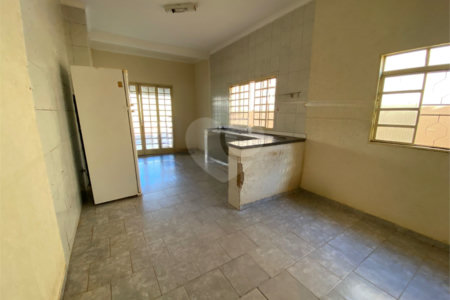 Casa à venda com 3 quartos, sendo 2 suítes, no Centro, Três Lagoas, MS