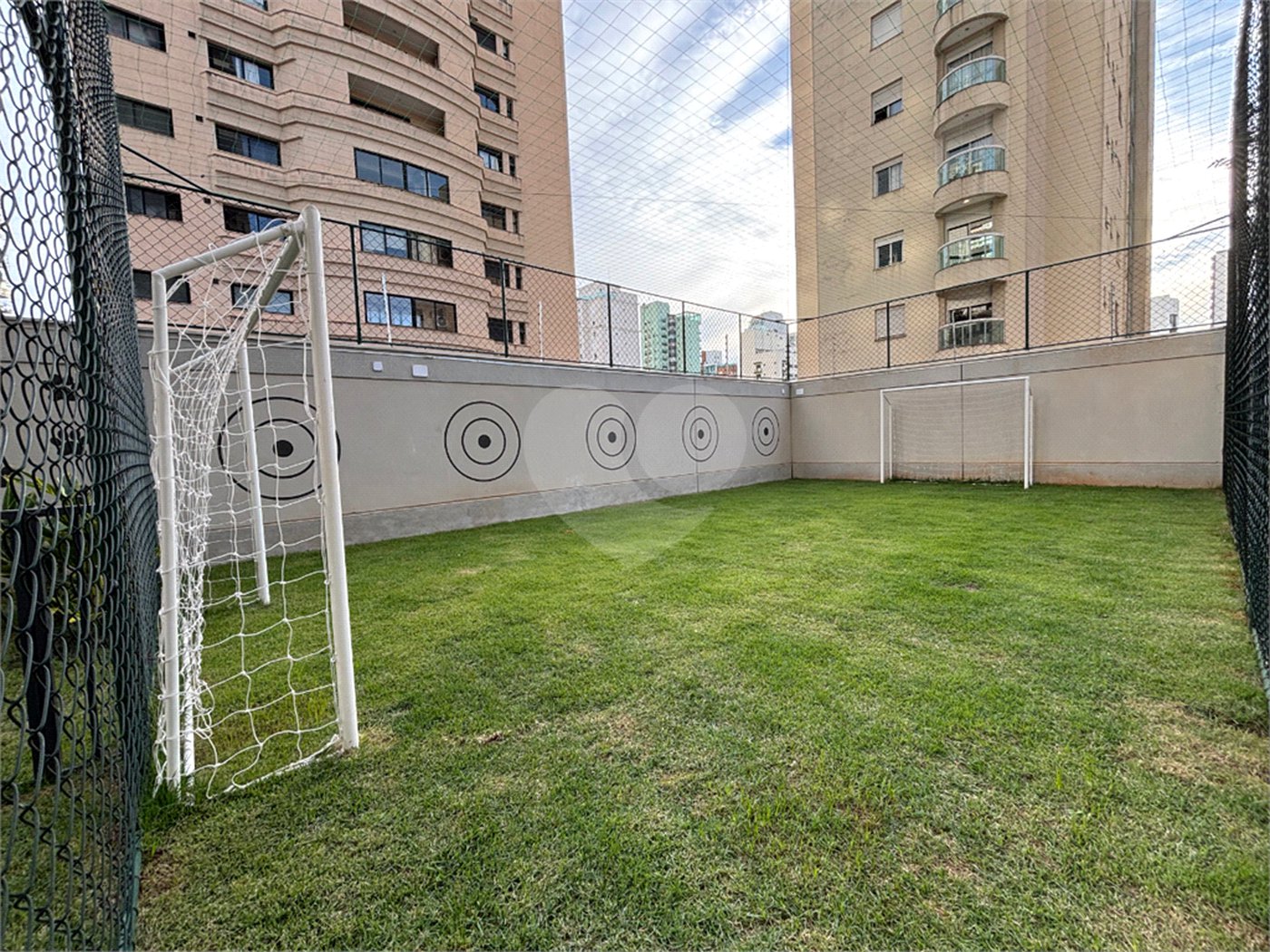 Apartamento à venda com 3 suítes em Moema, São Paulo, SP