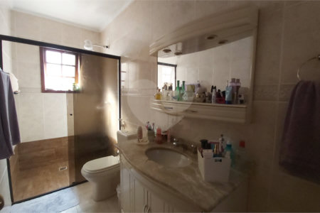 Sobrado à venda com 7 quartos, sendo 2 suítes, em Jardim Marajoara, São Paulo, SP