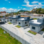 Casa térrea à venda com 3 quartos, sendo 1 suíte, no condomínio Flores da Usina, Atibaia - SP