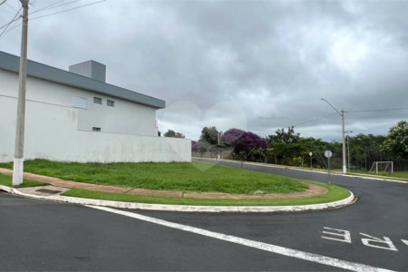Lote de esquina à venda no Condomínio Faixa Azul