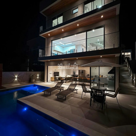 Casa à venda com 4 quartos, sendo 3 suítes, em Rio Abaixo, Atibaia, SP