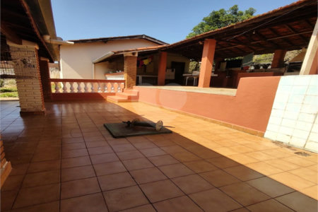 Chácara à venda com 5 quartos, sendo 3 suítes, em Chácaras Fernão Dias, Atibaia, SP