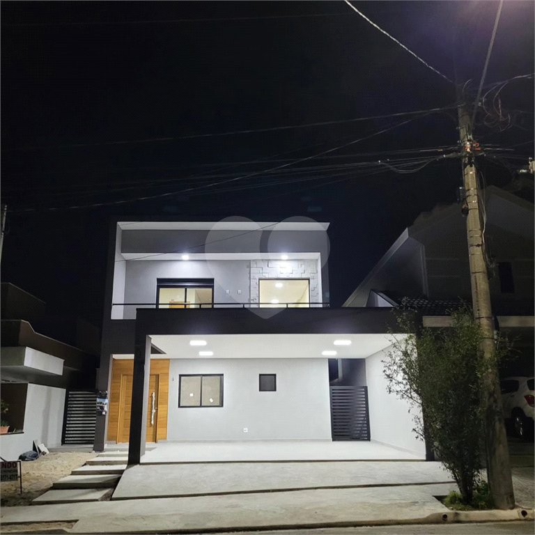Casa à venda com 3 suítes no condomínio Floradas Paratey, São José dos Campos - SP