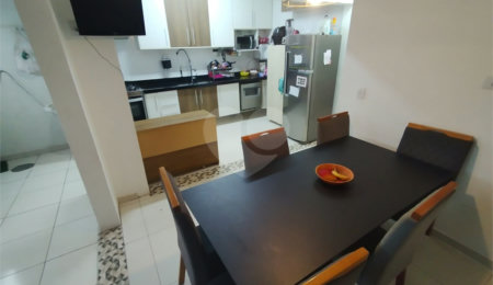 Casa à venda com 2 quartos, sendo 1 suíte, no condomínio Residencial Viva Vida, Cotia - SP