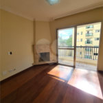Apartamento à venda com 3 quartos, sendo 1 suíte,  em Alto da Boa Vista, São Paulo, SP