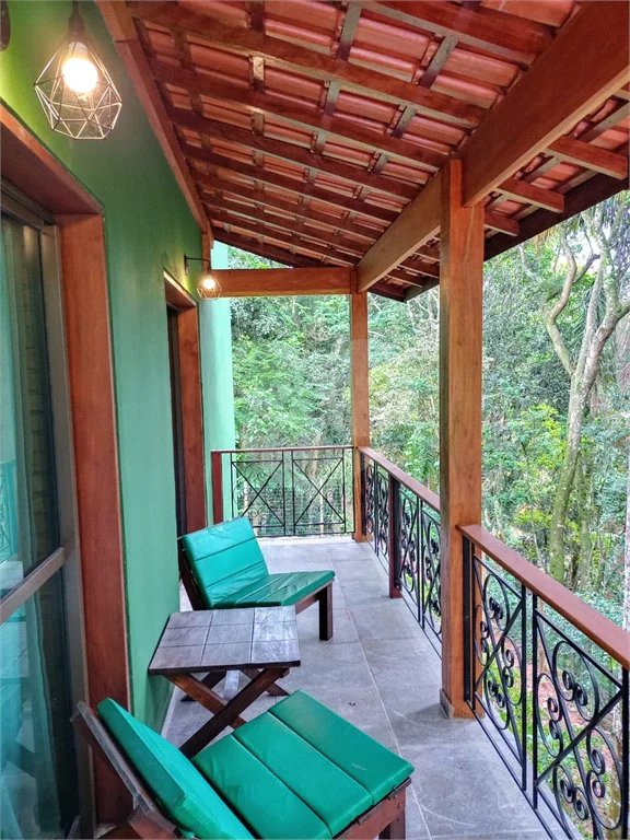 Casa à venda ou para alugar com 5 quartos, sendo 4 suítes, no condomínio Associação Reserva das Hortênsias, Mairiporã - SP