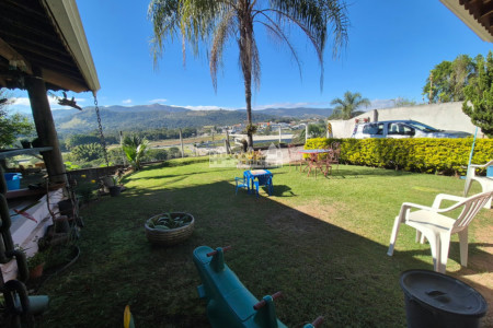 Chácara à venda ou locação no Jardim Estância Brasil – Atibaia/SP, com vista para a Pedra Grande