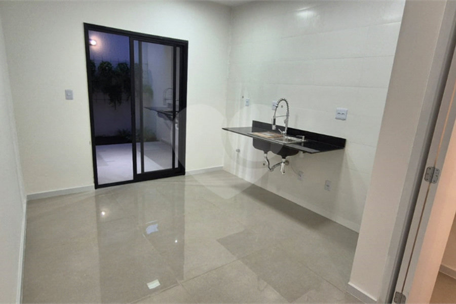 Sobrado à venda com 2 quartos, sendo 1 suíte,  em Vila Paiva, São Paulo, SP