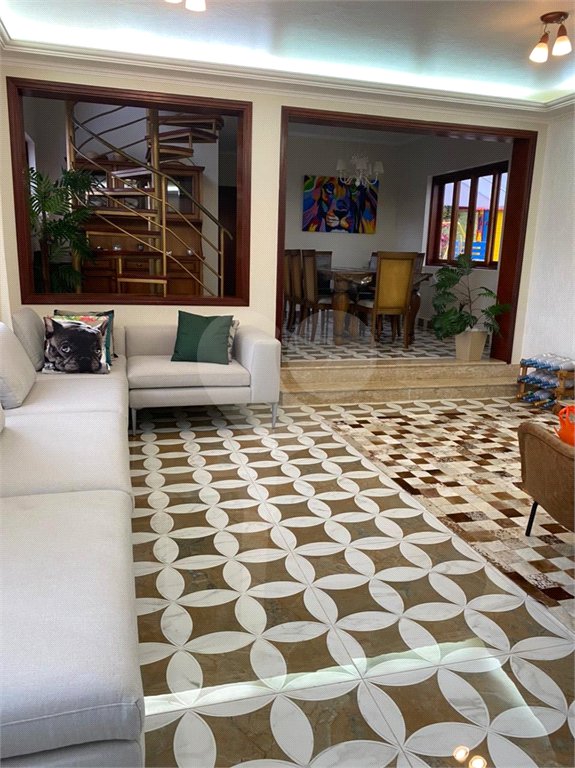 Casa à venda com 7 suítes no condomínio Capela do Barreiro, Itatiba - SP
