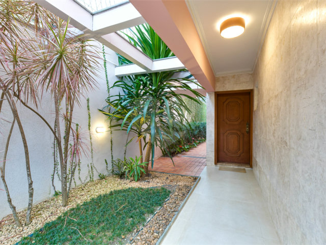 Casa à venda com 4 quartos, sendo 2 suítes,  em Alto da Boa Vista, São Paulo, SP