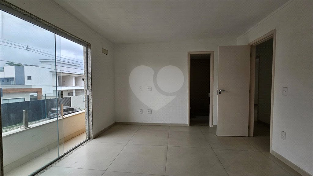 Casa à venda com 4 quartos, sendo 3 suítes, no condomínio Grand Park, Rio de Janeiro - RJ