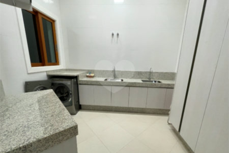 Casa à venda com 4 suítes no condomínio Halvétia Country Residencial, Indaiatuba - SP