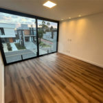 Casa à venda com 4 quartos, sendo 3 suítes, no condomínio Real Park Arujá, Arujá - SP