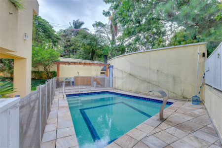 Casa Térrea à venda com 4 suítes em Jardim Marajoara, São Paulo, SP
