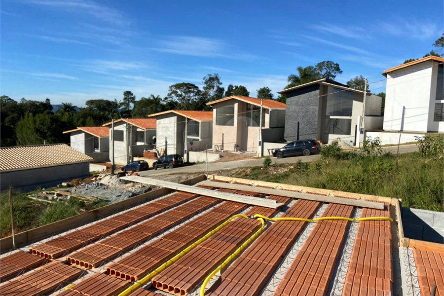 Casa à venda com 2 quartos, sendo 1 suíte,  no condomínio Águas de São Pedro, Mairiporã - SP