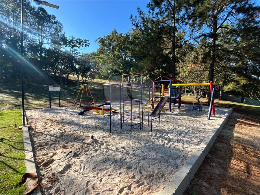 Terreno à venda em Condomínio Residencial Pinheiros do Lago, Alambari, SP