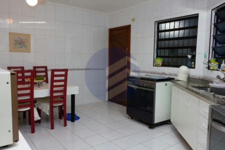 Sobrado à venda com 4 quartos, sendo 1 suíte, em Jardim Ester Yolanda, São Paulo - SP