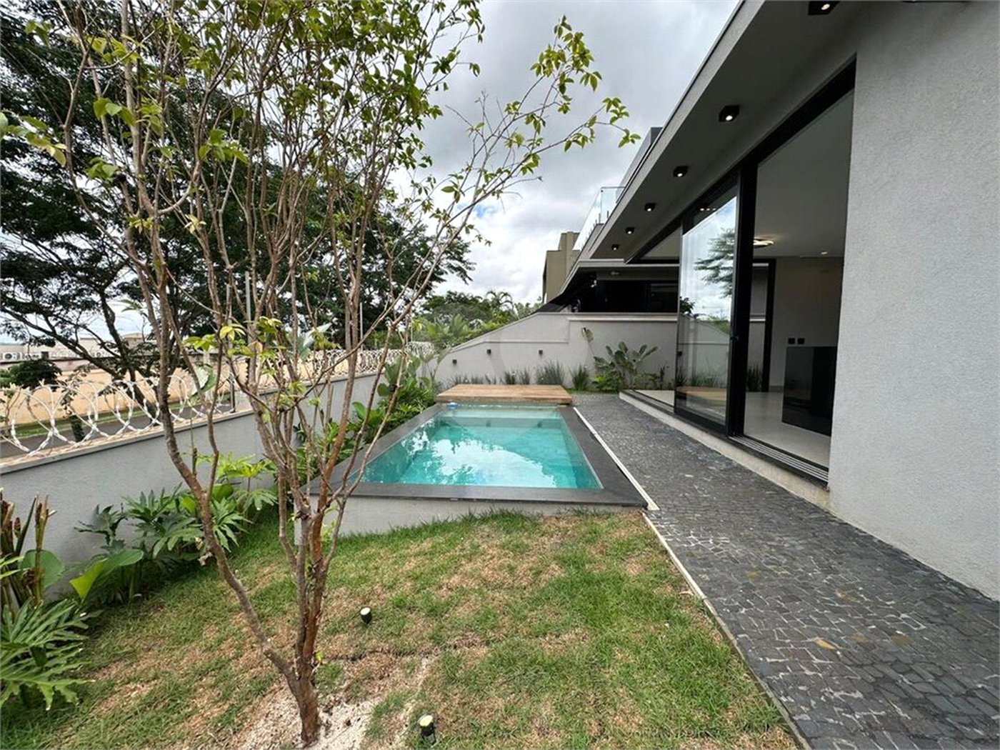 Casa à venda com 4 suítes no condomínio Terras de Florença, Ribeirão Preto - SP