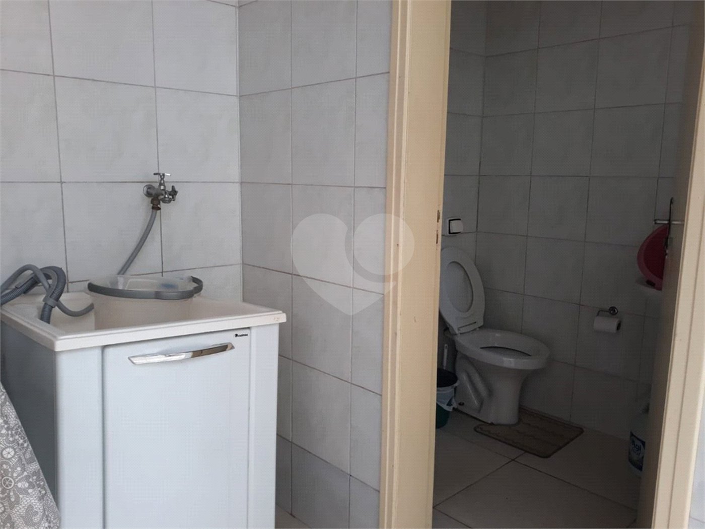Sobrado à venda com 3 quartos, sendo 1 suíte,  em Esplanada Mendes Moraes, São Roque, SP
