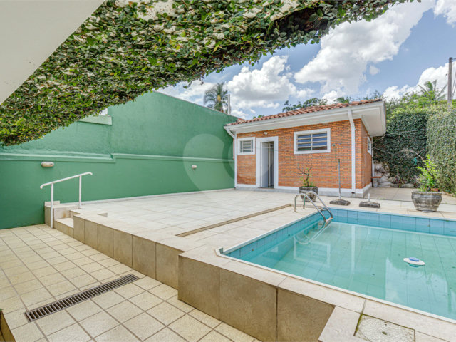 Casa Térrea à venda com 3 quartos, sendo 1 suíte,  em Alto da Boa Vista, São Paulo, SP
