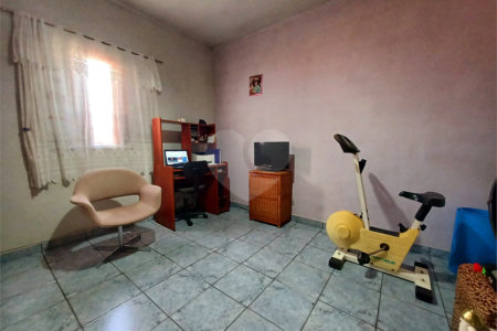 Casa à venda com 4 quartos, sendo 1 suíte, em Vila Paulicéia, São Paulo, SP