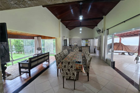 Chácara à venda com 3 quartos, sendo 1 suíte, em Cercadinho, Alambari, SP