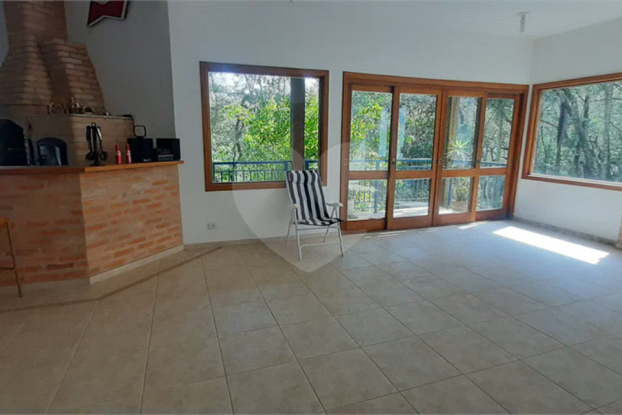 Casa à venda com 5 quartos, sendo 4 suítes, no condomínio Alpes da Cantareira, Mairiporã - SP