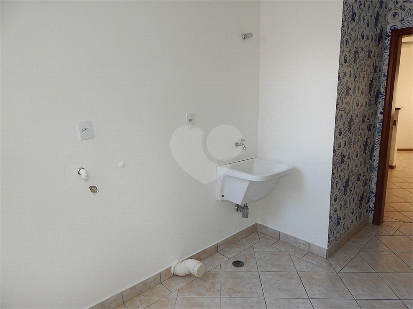 Casa à venda com 3 quartos, sendo 1 suíte, no condomínio Alpes de Vinhedo, Vinhedo - SP