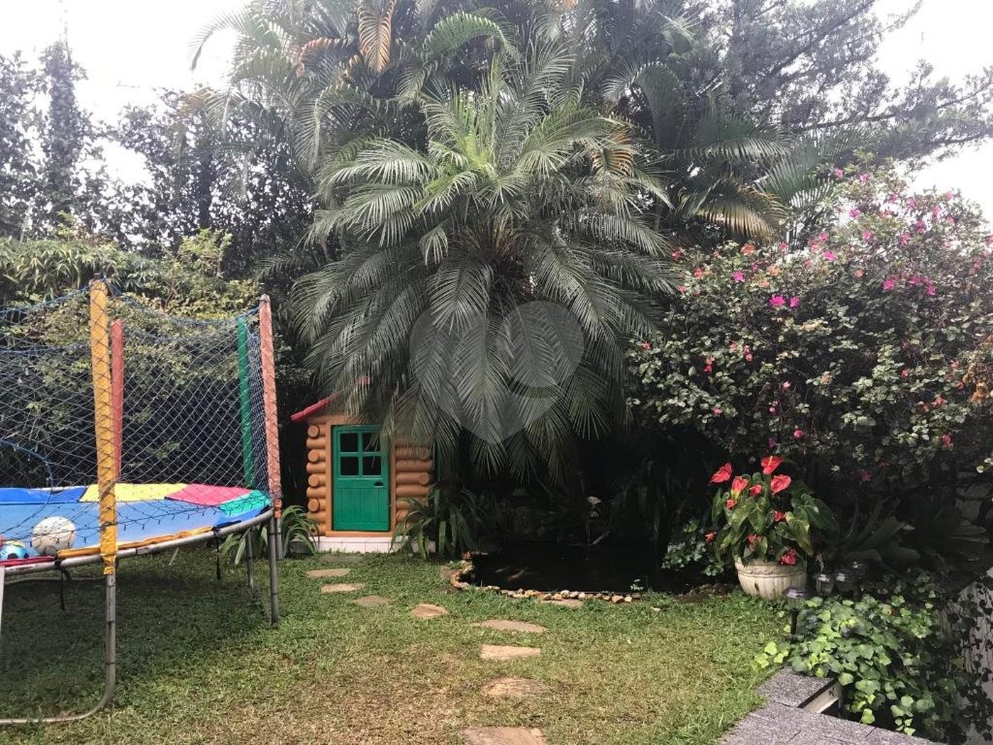 Casa à venda com 5 quartos, sendo 2 suítes,  em Jardim Everest, São Paulo, SP