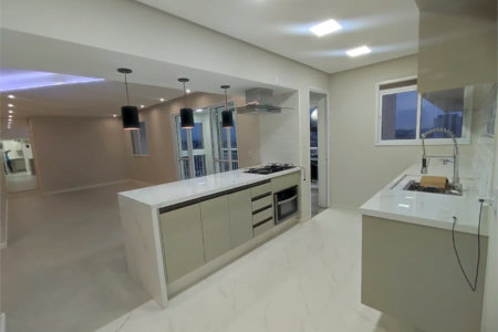 Apartamento à venda com 3 quartos, sendo 2 suítes,  em Jardim Arpoador, São Paulo, SP