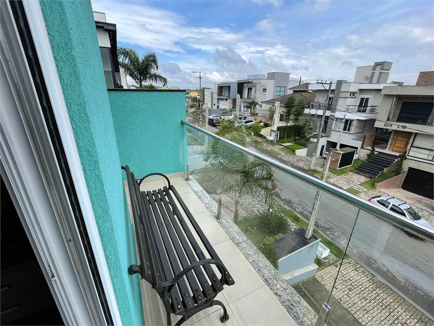 Casa à venda com 1 quarto, sendo 3 suítes, no condomínio Aruã Brisas I, Mogi das Cruzes - SP
