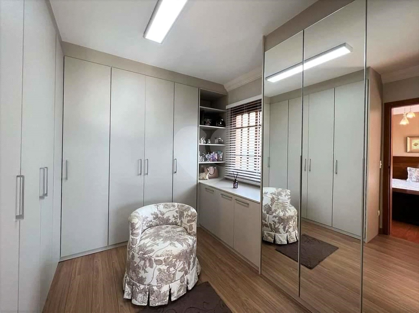 Casa à venda com 4 quartos, sendo 3 suítes, em Jardim Passárgada I, Cotia, SP
